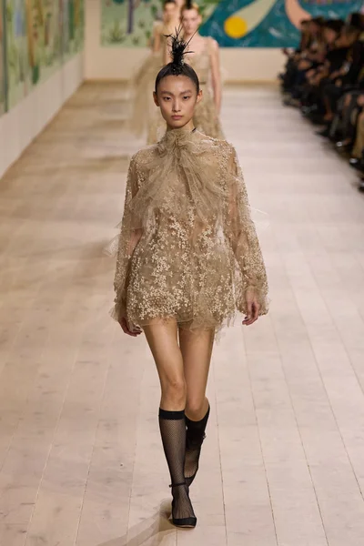 Look 49